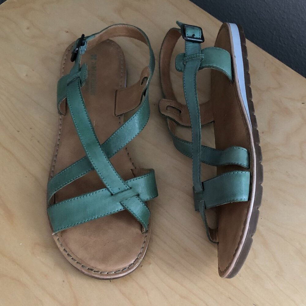 Naturalizer Green Leather Strappy Sandals
